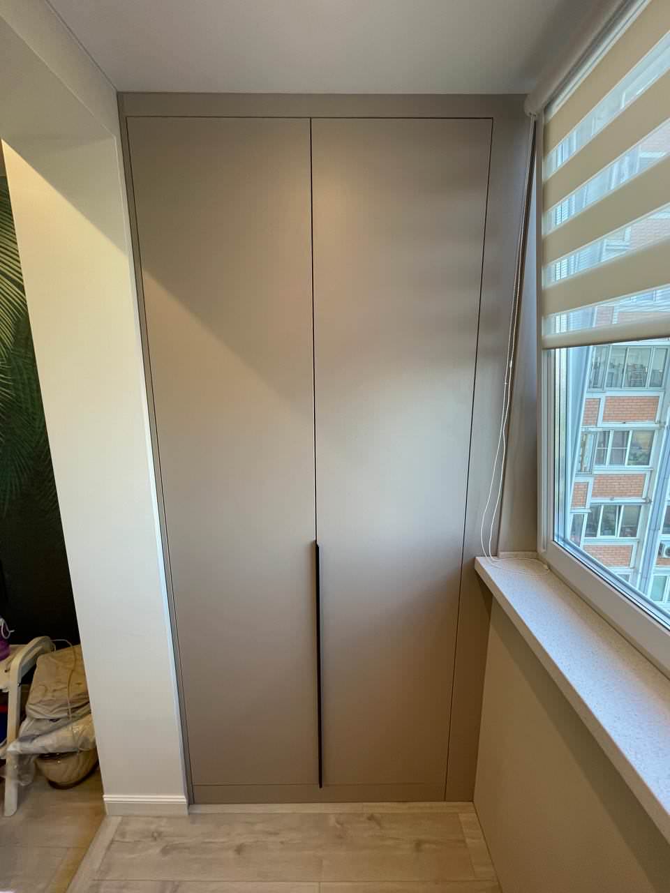 Встроенные распашные шкафы