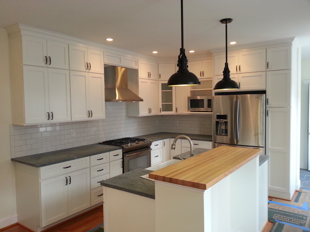 Kitchen - transitional kitchen idea in Baltimore