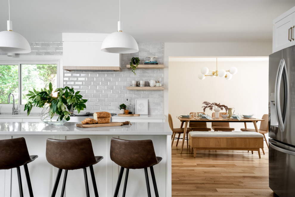 Example of a transitional kitchen design in Toronto