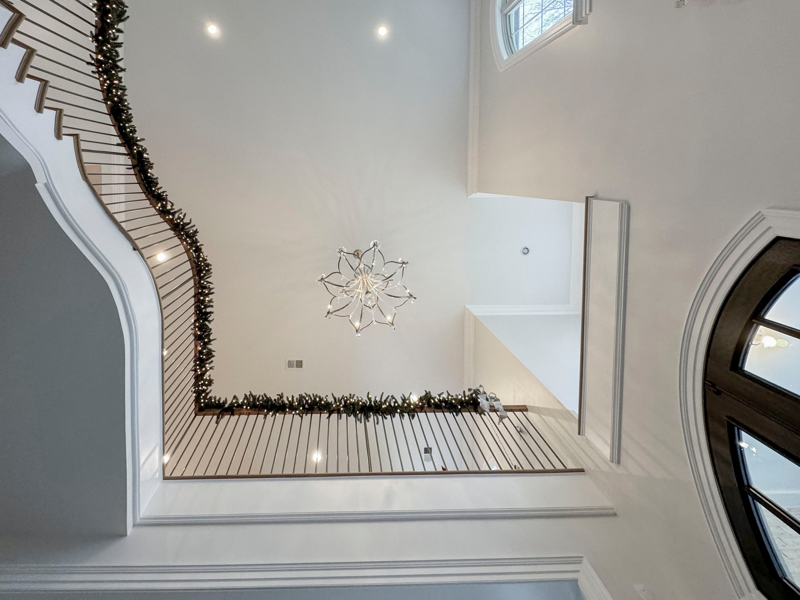 116_Elegant & Eye-catching Curved Staircase, Leesburg VA 20175