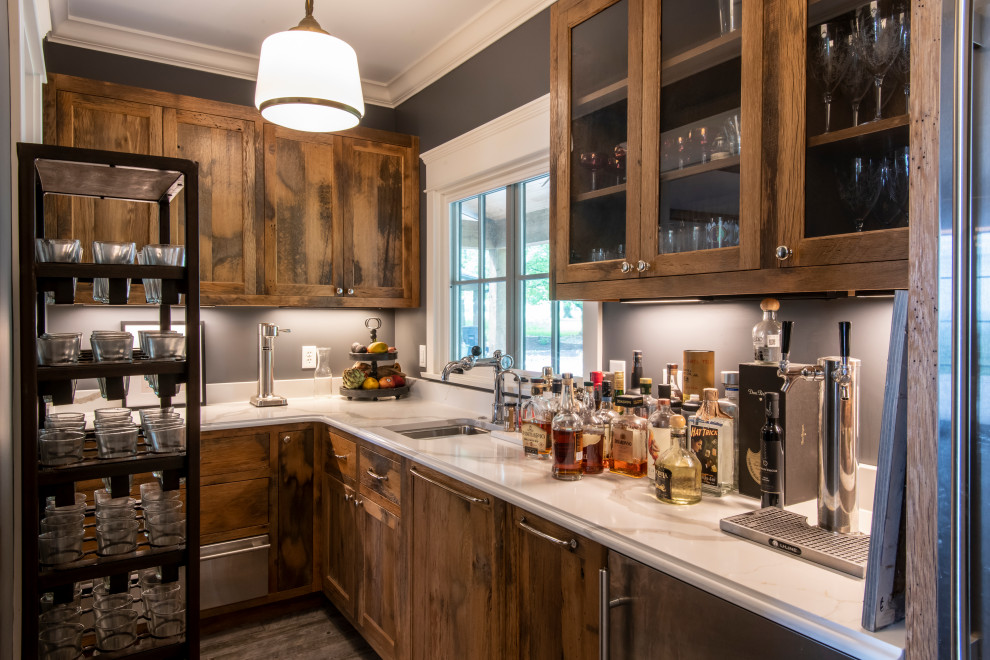 Inspiration for a cottage home bar remodel in Louisville