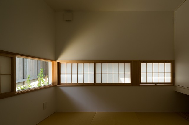 蛭根の丘 moderno-salotto