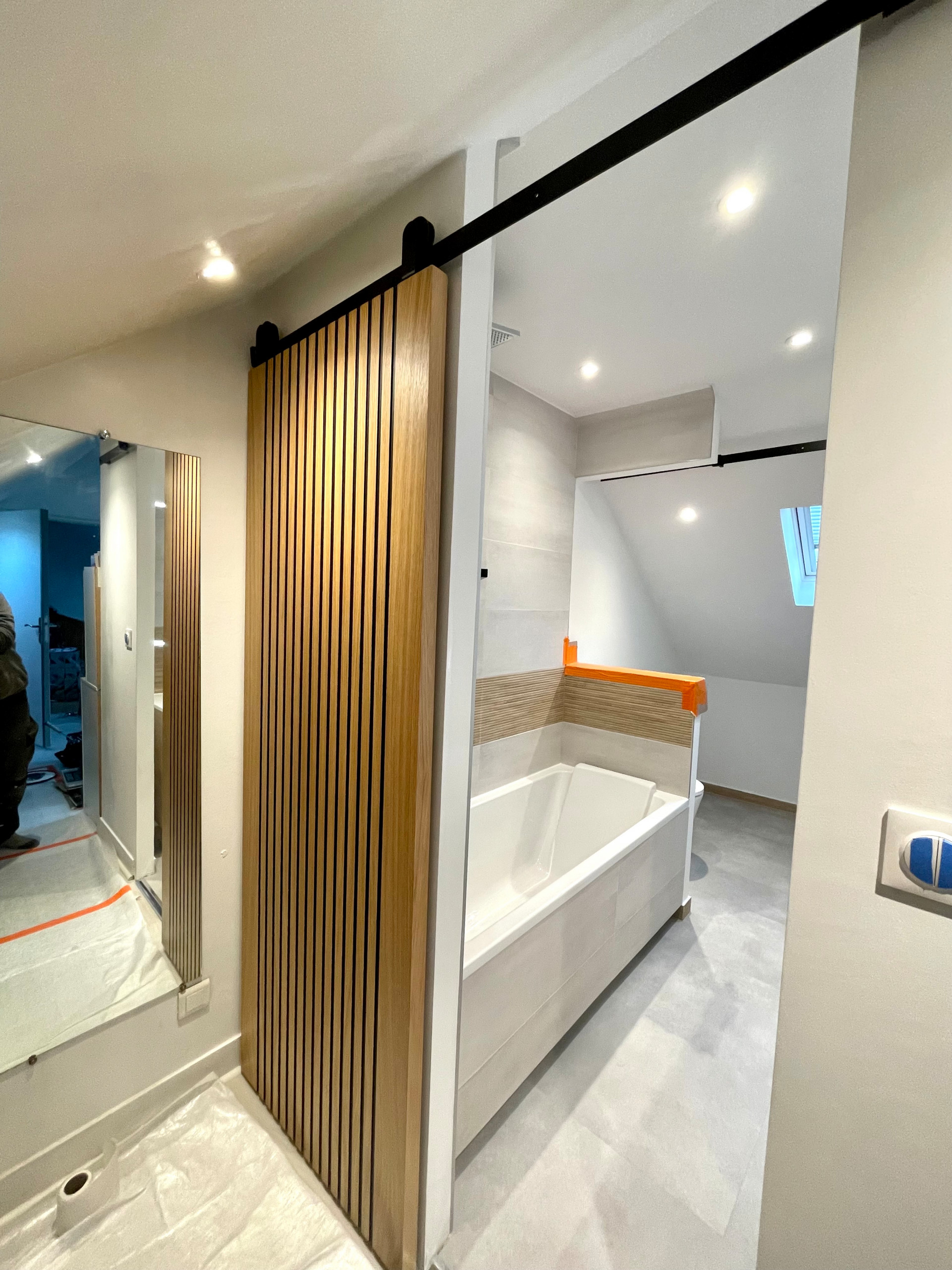 SALLE DE BAIN FAMILIALE: BAIN & DOUCHE et WC attenant