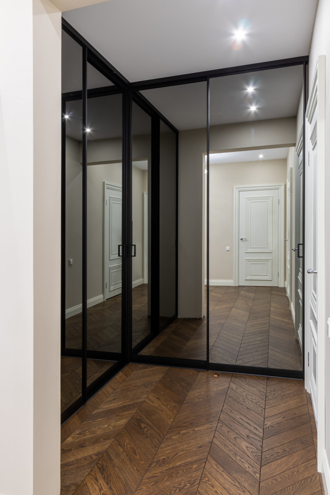 Угловая гардеробная с дверьми-купе raumplus