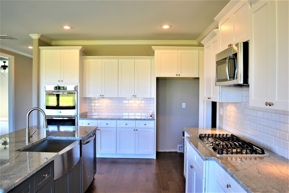 Kitchen - transitional kitchen idea