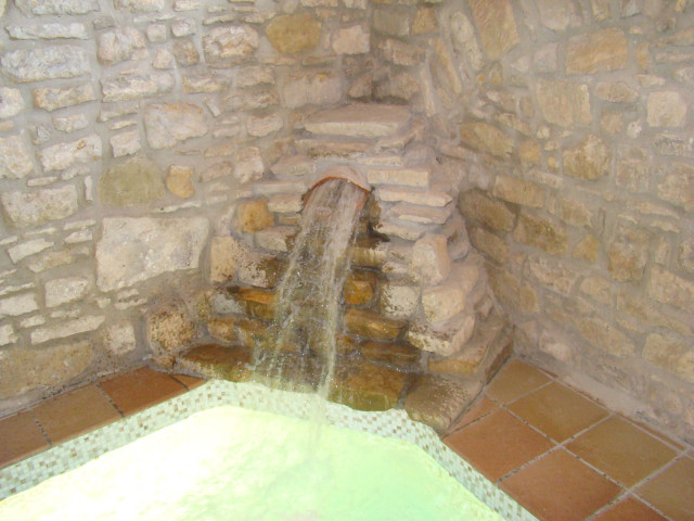 Mi proyecto piscina interior de piedra con cascadas rustic-swimming-pool-and-hot-tub
