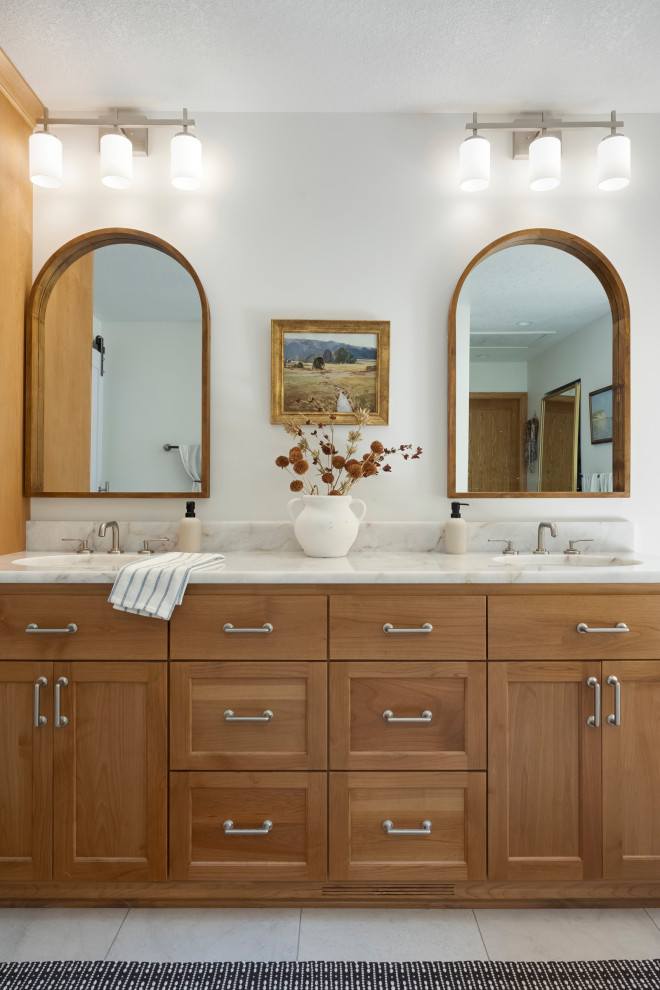 Example of a transitional bathroom design in Minneapolis
