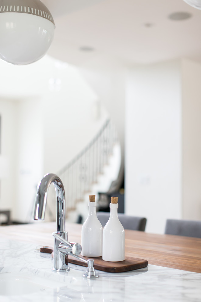 Transitional kitchen photo in Orange County