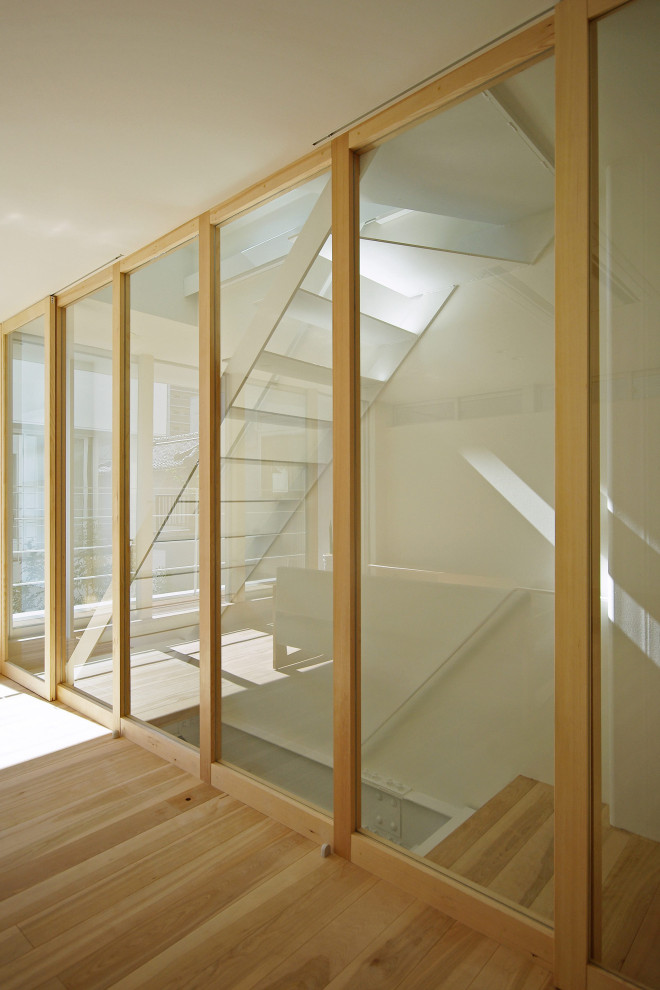 Свежая идея для дизайна: лестница в скандинавском стиле - отличное фото интерьера