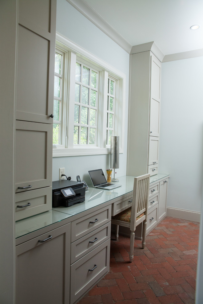 Transitional home design photo in Atlanta