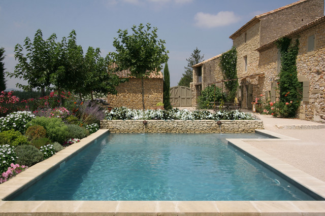 Piscine g&eacute;om&eacute;trique country-piscina
