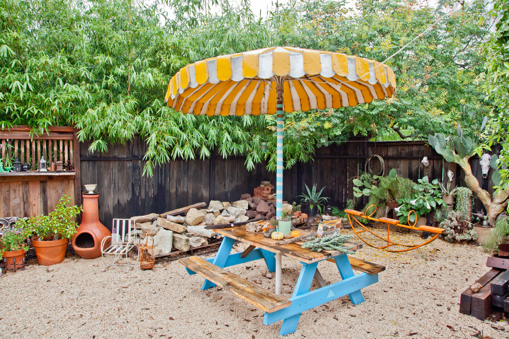 Eclectic patio in Austin with gravel.