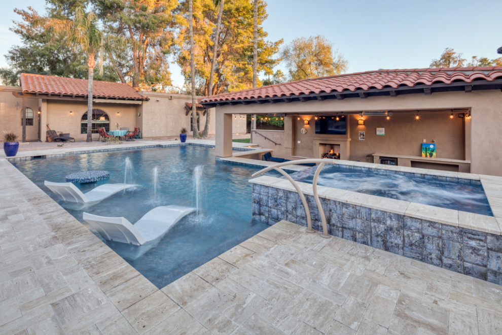 Foto di una grande piscina naturale minimal personalizzata dietro casa con paesaggistica bordo piscina e pavimentazioni in cemento