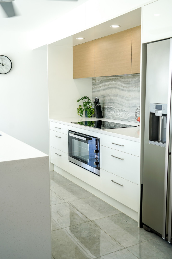 Inspiration for a contemporary kitchen in Gold Coast - Tweed.