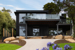 Houzz Tour: A Holiday Home Among the Gums, With Views of the Sea