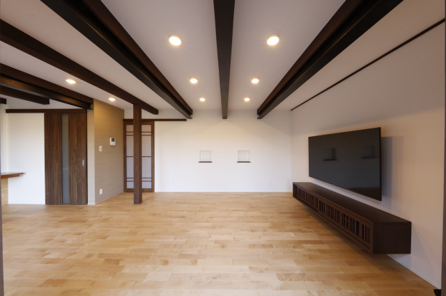 まんのうの家２（納屋リノベーション） moderne-japonais-salon