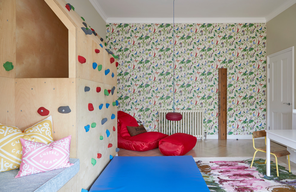 Photo of a traditional kids' bedroom in London.