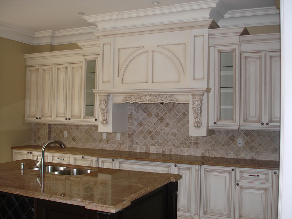 Transitional kitchen photo in Toronto