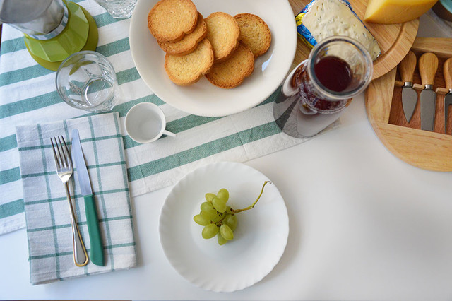 Idee per la Tavola: Apparecchiare un Brunch Colorato coi Fichi