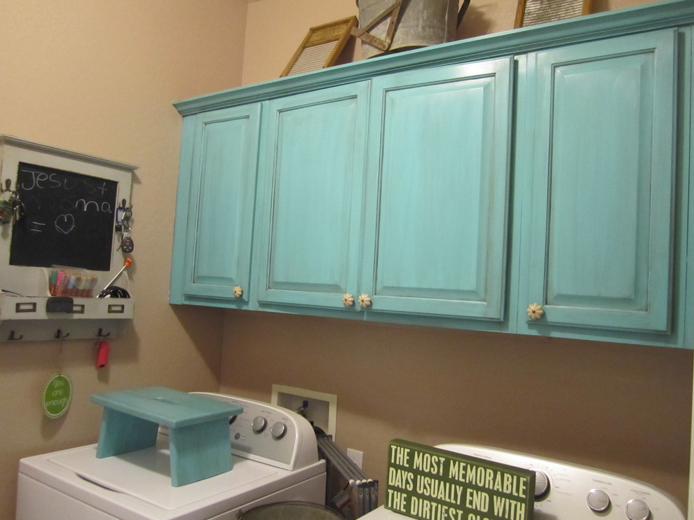This is an example of a traditional laundry room in Phoenix.