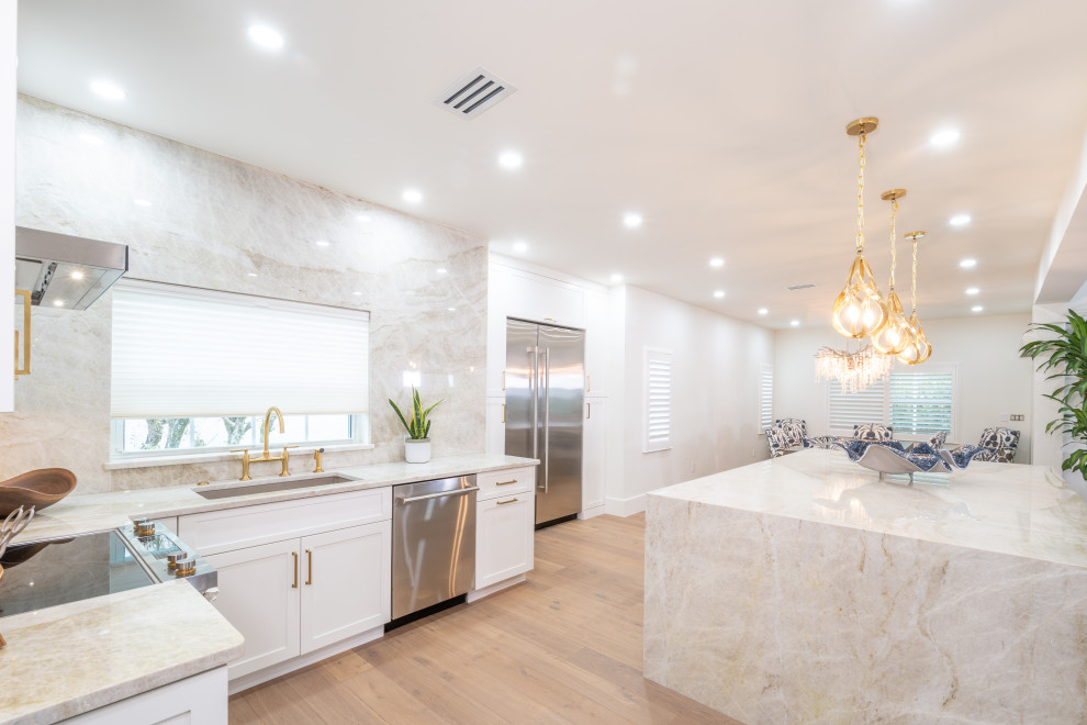 Kitchen - kitchen idea in Miami