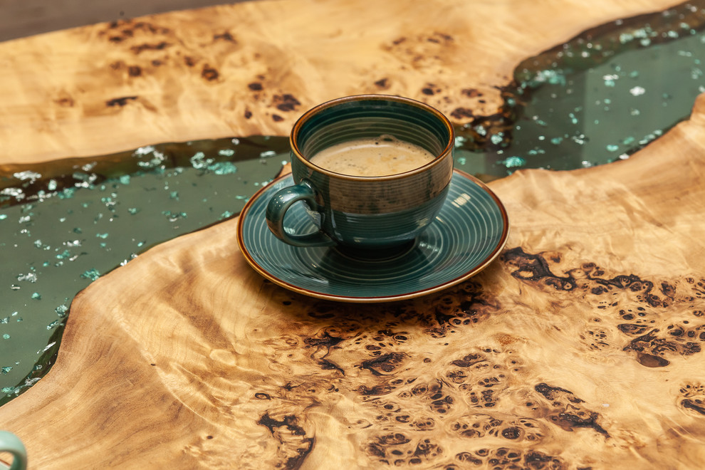 Журнальый стол из Карагача с рекой тиффани и серебряной поталью