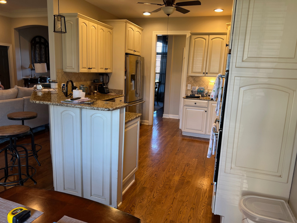 Chic Indian Lake Kitchen