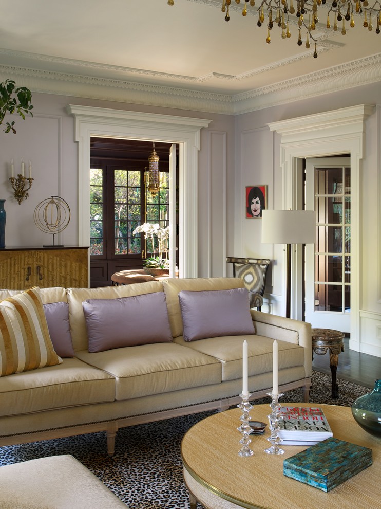 Design ideas for a traditional enclosed family room in Los Angeles.