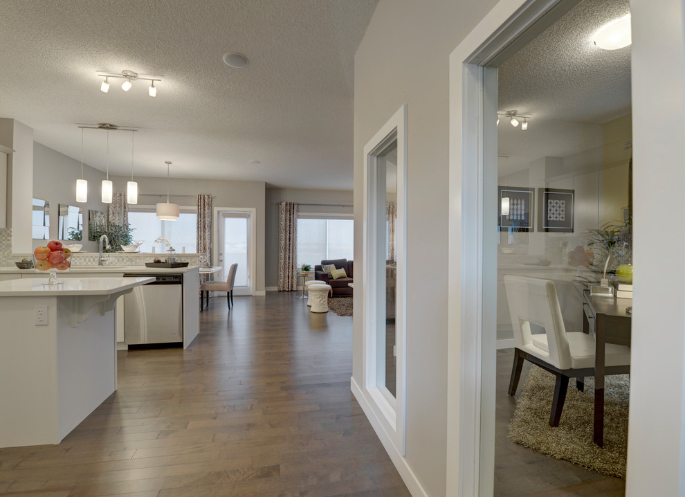 Kitchen - transitional kitchen idea in Edmonton