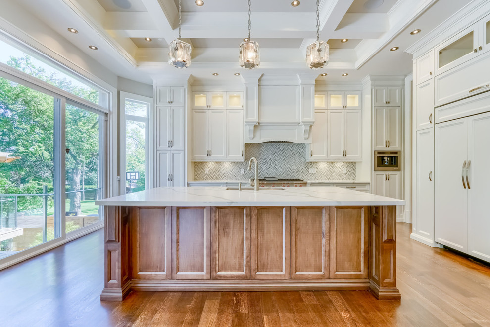 Transitional kitchen photo in Toronto