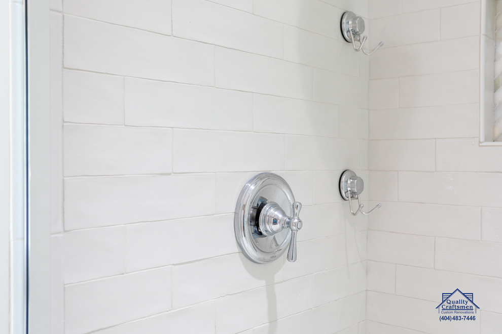 Example of a transitional home design design in Atlanta