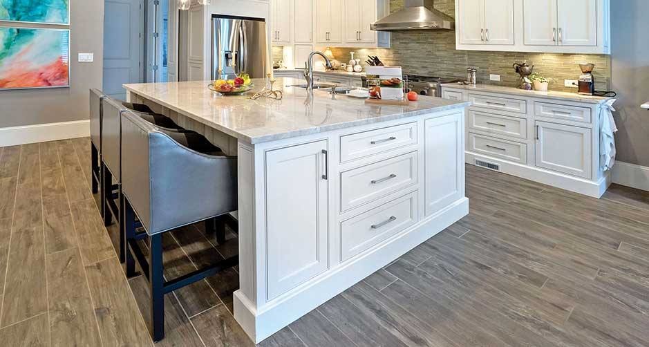 Kitchen - transitional kitchen idea in Orange County