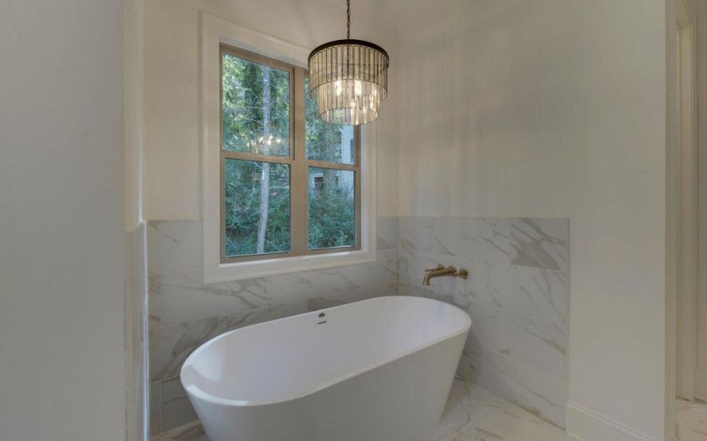 Idéer för vintage badrum, med ett fristående badkar