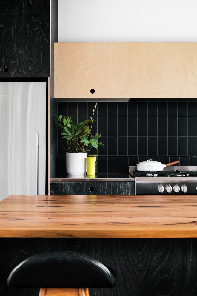 Photo of a contemporary kitchen in Melbourne.
