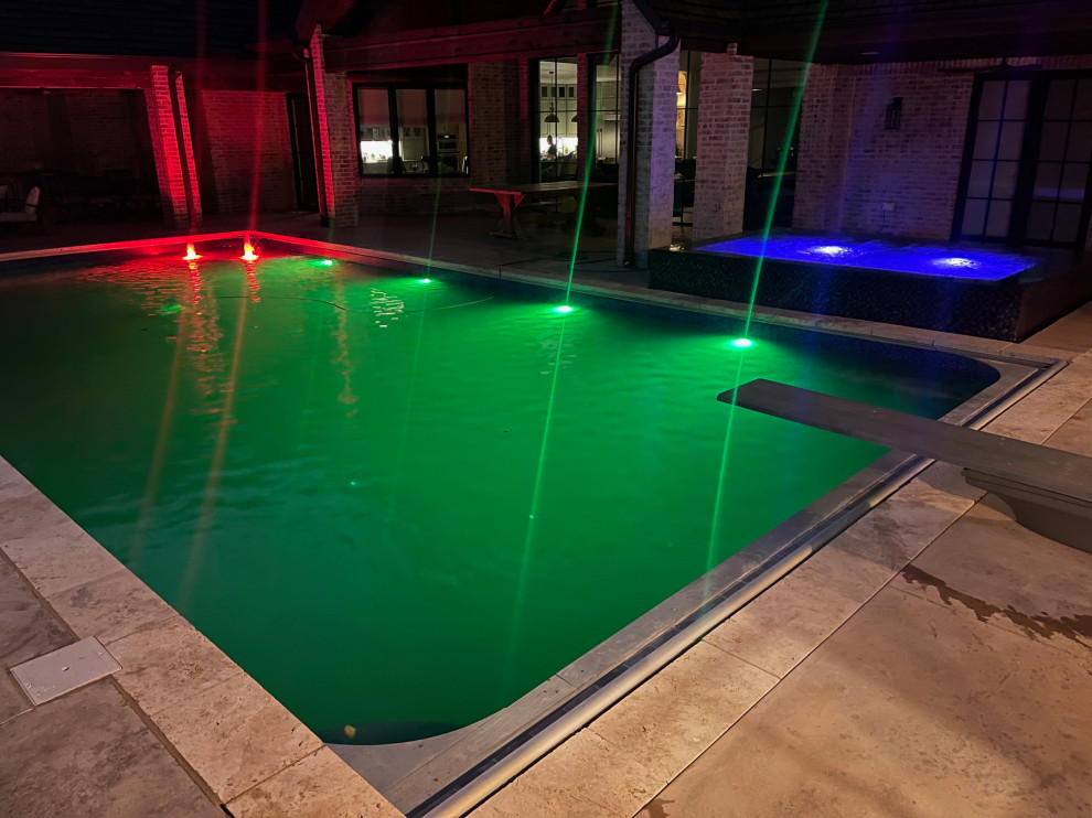 Diseño de piscinas y jacuzzis alargados modernos grandes rectangulares en patio trasero