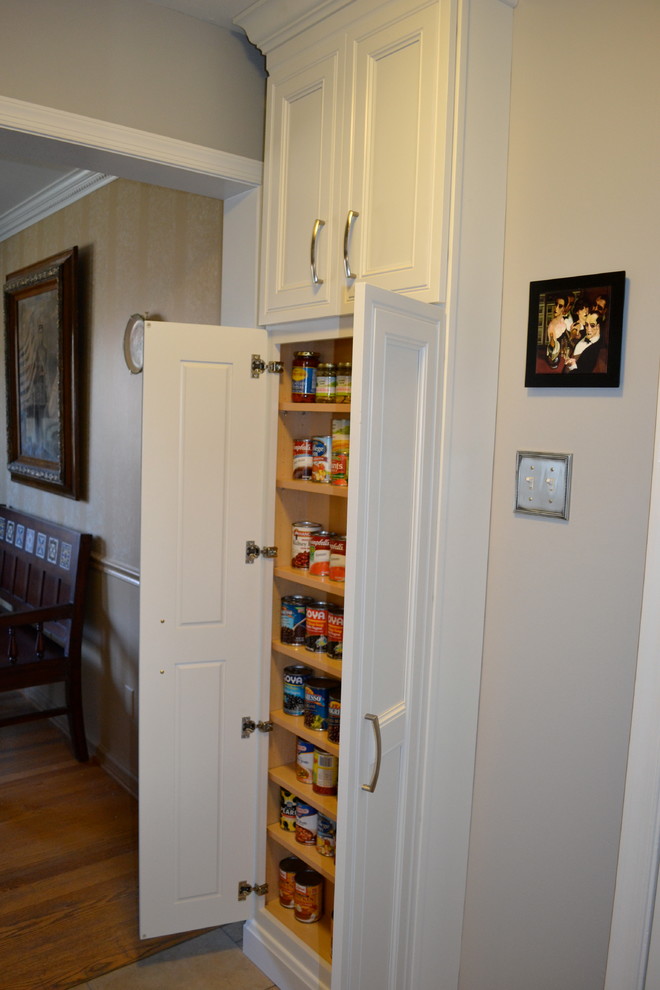 Inspiration for a transitional kitchen remodel in Baltimore