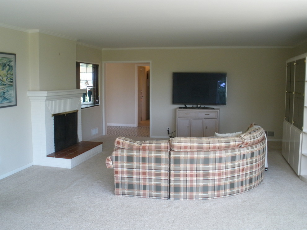 El Arroyo - living room before picture