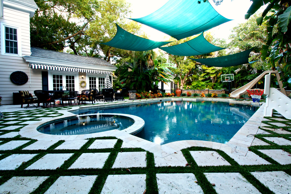 Inspiration for a traditional pool in Tampa.