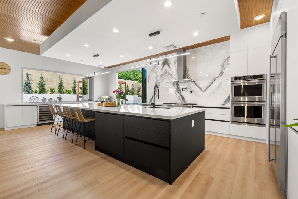 Kitchen - kitchen idea in Orange County