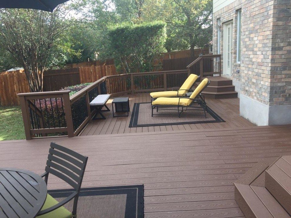 Inspiration for a transitional deck remodel in Austin