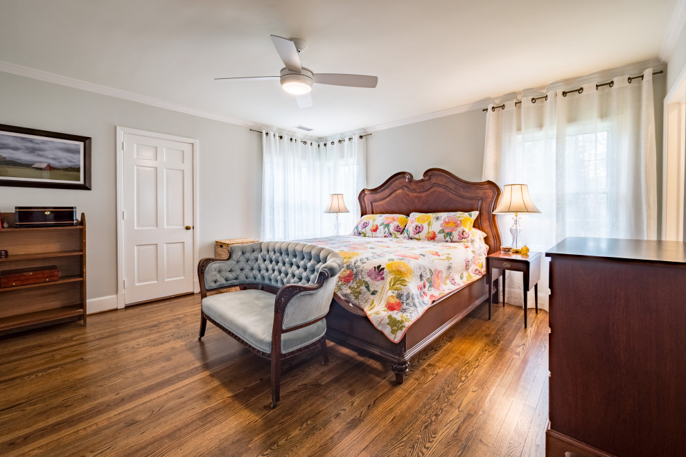 Inspiration for a transitional home design remodel in Raleigh