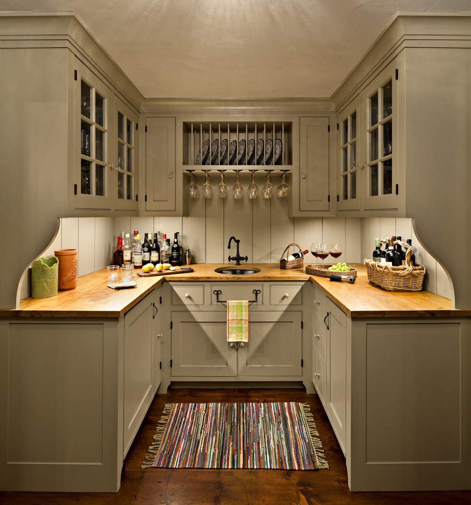Example of a large cottage home bar design in New York