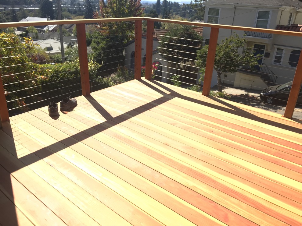 Deck - mid-sized contemporary rooftop deck idea