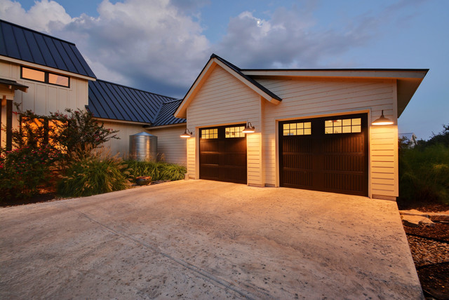 Driftwood Farmhouse lantlig-garage