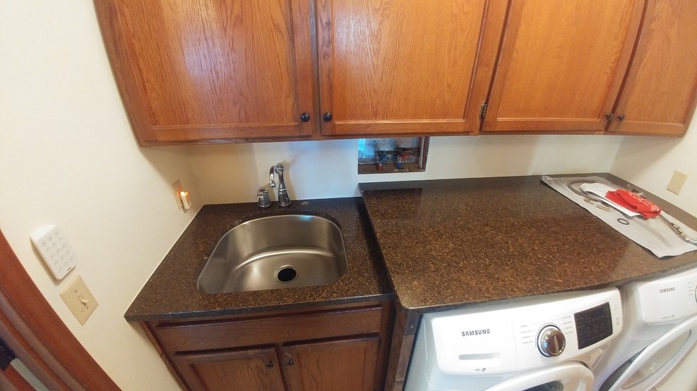 Laundry room in Seattle with an undermount sink and quartz benchtops.