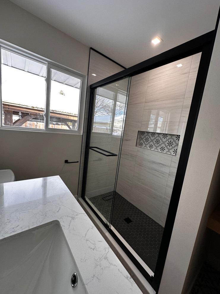 Trillium Cres - Modern Bathroom Remodel