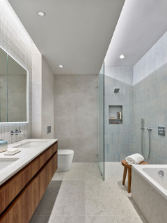 75 photos et idées déco de salles de bain avec une baignoire d'angle et une  niche - Janvier 2024 | Houzz FR