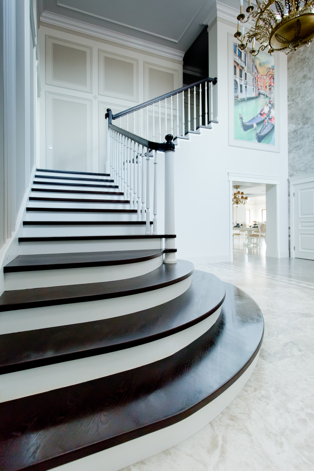 Отделка бетонного основания дубом