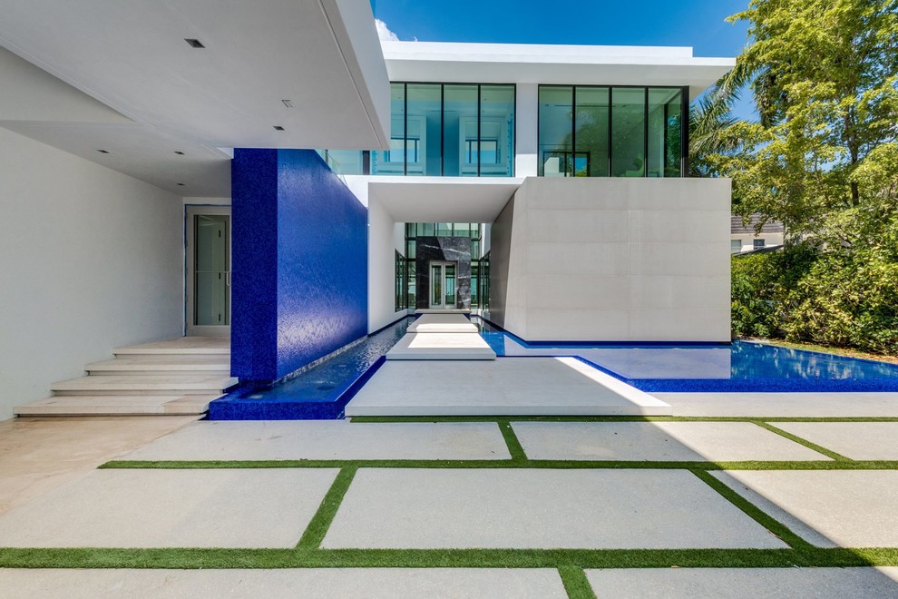 Minimalist entryway photo in Miami
