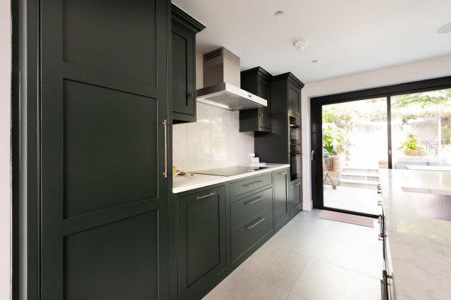 Classic In-Frame Shaker Kitchen & Bar - Islington rustic-kitchen